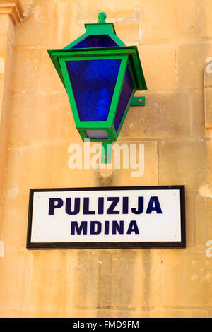 Mdina Polizeiwache Blaulicht. Pulizija, Medina, Malta Stockfoto