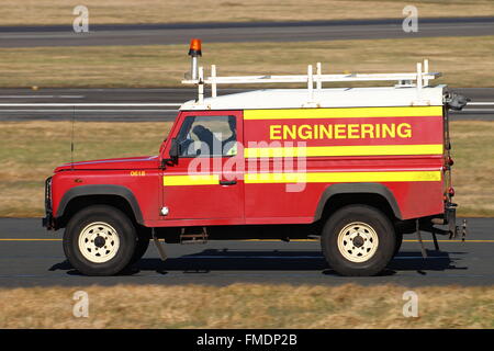 0618, einen Land Rover Defender der Abteilung Flughafen Prestwick. Stockfoto