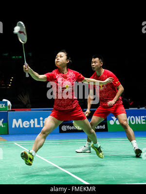 Birmingham. 11. März 2016. Xu chen (R) und Ma Jin China konkurrieren während die Mixed-Doppel gegen Landsleute Zhang Nan und Zhao Yunlei an den 2016 YONEX All England Open Badminton Championships in Birmingham, Großbritannien am 11. März 2016. Bildnachweis: Tang Shi/Xinhua/Alamy Live-Nachrichten Stockfoto