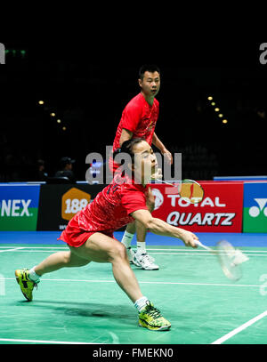 Birmingham. 11. März 2016. Xu Chen (oben) und Ma Jin China konkurrieren während die Mixed-Doppel gegen Landsleute Zhang Nan und Zhao Yunlei an den 2016 YONEX All England Open Badminton Championships in Birmingham, Großbritannien am 11. März 2016. Bildnachweis: Tang Shi/Xinhua/Alamy Live-Nachrichten Stockfoto