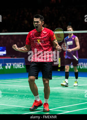 Birmingham. 11. März 2016. Lin Dan aus China feiert nach der Herren Einzel Viertelfinale gegen Jan O Jorgensen von Danmark an den 2016 YONEX All England Open Badminton Championships in Birmingham, Großbritannien am 11. März 2016 entsprechen. Bildnachweis: Tang Shi/Xinhua/Alamy Live-Nachrichten Stockfoto