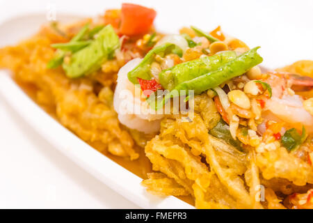 Thailändische Küche (Yum Sam Grob): Knusprige Fisch Maw in würziger Salat Stockfoto