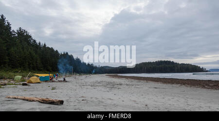 Backcountry Camping an Nels Bight, Cape Scott Provincial Park, Vancouver Island, British Columbia Stockfoto