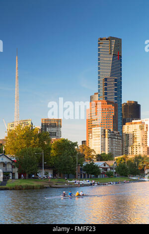 Eureka Tower und Victorian Arts Centre am Yarra River, Melbourne, Victoria, Australien Stockfoto