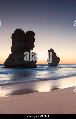 Stapel von zwölf Aposteln am Gibson Steps, Port Campbell National Park, Great Ocean Road, Victoria, Australien Stockfoto