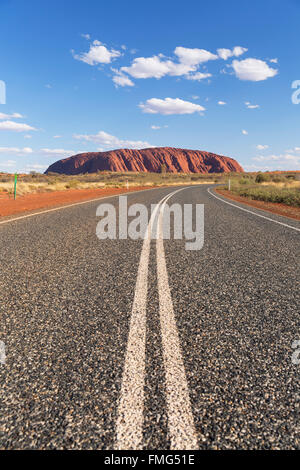 Uluru (UNESCO-Weltkulturerbe), Uluru-Kata Tjuta National Park, Northern Territory, Australien Stockfoto