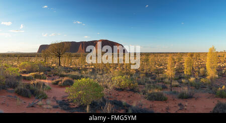 Uluru (UNESCO-Weltkulturerbe), Uluru-Kata Tjuta National Park, Northern Territory, Australien Stockfoto