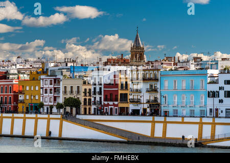 Triana Viertel und Fluss Guadalquivir, Sevilla, Andalusien, Spanien Stockfoto