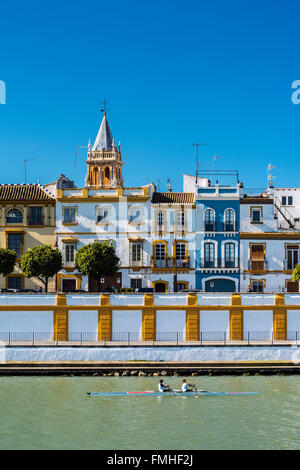 Triana Viertel und Fluss Guadalquivir, Sevilla, Andalusien, Spanien Stockfoto