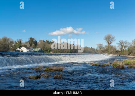 Das Wehr am Fluss Taff in Llandaff, Cardiff Stockfoto