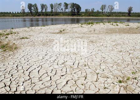 Italien, außergewöhnlich niedrigem Wasserstand des Flusses Po in Boretto (Parma) Stockfoto