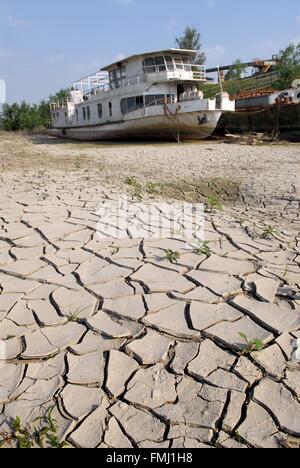 Italien, außergewöhnlich niedrigem Wasserstand des Flusses Po in Boretto (Parma) Stockfoto