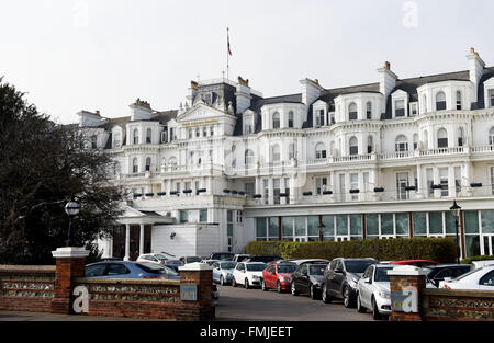 Eastbourne, East Sussex UK - das Grand Hotel direkt am Meer Stockfoto