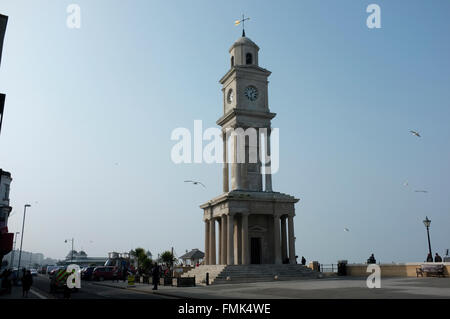 Herne Bay Küstenstadt mit dem Uhrturm in East Kent uk März 2016 Stockfoto