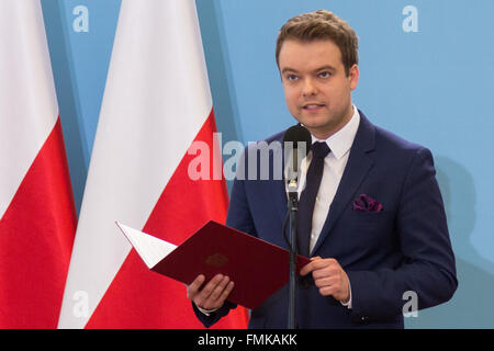 Warschau, Polen. 12. März 2016. Polnische Regierungssprecher, Rafal Bochenek während der Anweisung über die Venedig-Kommission Urteil. © Mateusz Wlodarczyk/Pacific Press/Alamy Live-Nachrichten Stockfoto