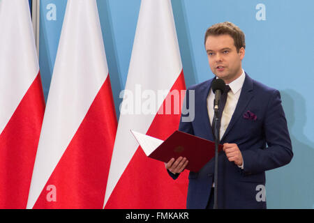 Warschau, Polen. 12. März 2016. Polnische Regierungssprecher, Rafal Bochenek während der Anweisung über die Venedig-Kommission Urteil. © Mateusz Wlodarczyk/Pacific Press/Alamy Live-Nachrichten Stockfoto