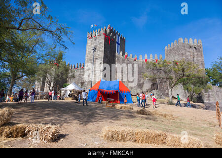 GUIMARAES, PORTUGAL - 15.September: Mittelalterliche Messen in FEIRA AFONSINA, am 15. September 2013 in Guimaraes, Portugal Stockfoto