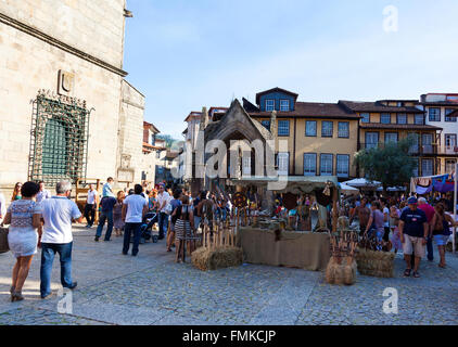 GUIMARAES, PORTUGAL - 15.September: Mittelalterliche Messen in FEIRA AFONSINA, am 15. September 2013 in Guimaraes, Portugal Stockfoto