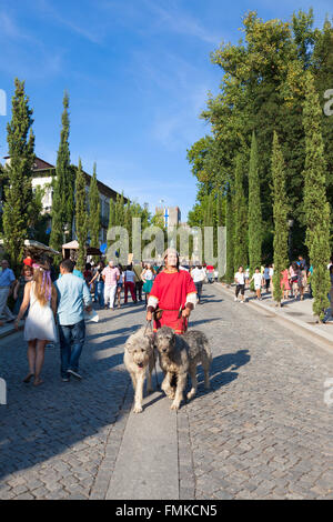 GUIMARAES, PORTUGAL - 15.September: Mittelalterliche Messen in FEIRA AFONSINA, am 15. September 2013 in Guimaraes, Portugal Stockfoto