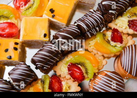 Viele verschiedene Arten von Cookies in natürlichem Licht Stockfoto