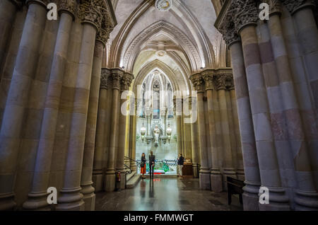 Antoni Gaudi-Grab in der Basilika und Expiatory Kirche der Heiligen Familie entwickelt, bekannt als Sagrada Familia in Barcelona, Spanien Stockfoto