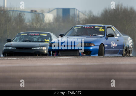 Corby, Großbritannien. 12. März 2016. Driftcars während der Drift-Matsuri Rockingham Motor Speedway am 12. März 2016 in Corby, Northamptonshire, Großbritannien. Bildnachweis: Gergo Toth/Alamy Live-Nachrichten Stockfoto