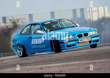 Corby, Großbritannien. 12. März 2016. BMW Drift Auto während der Drift-Matsuri in Rockingham Motor Speedway am 12. März 2016 in Corby, Northamptonshire, Großbritannien. Bildnachweis: Gergo Toth/Alamy Live-Nachrichten Stockfoto