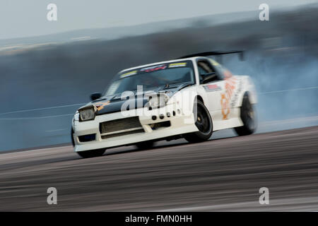 Corby, Großbritannien. 12. März 2016. Drift Auto während Drift Matsuri-Veranstaltung auf dem Rockingham Motor Speedway am 12. März 2016 in Corby, Northamptonshire, Großbritannien. Bildnachweis: Gergo Toth/Alamy Live-Nachrichten Stockfoto