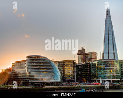 London, England - 18. November 2015: Glas-Wolkenkratzer in den Office-Bereich von London Stockfoto