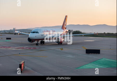 Airbus A319-112 Passagierflugzeug der Air Berlin-Airline am Flughafen El Prat in Barcelona, Spanien Stockfoto