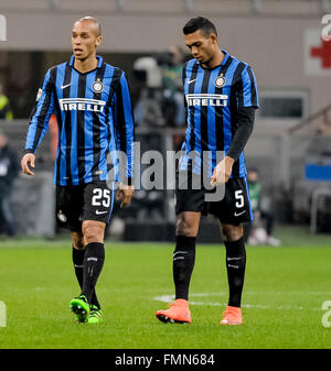 Mailand, Italien. 12. Mär, 2006: Joao Miranda (links) und Juan Jesus blicken auf während die Serie A Fussballspiel FC Internazionale FC Bologna im Giuseppe Meazza Stadium in Mailand, Italien. Bildnachweis: Nicolò Campo/Alamy Live-Nachrichten Stockfoto