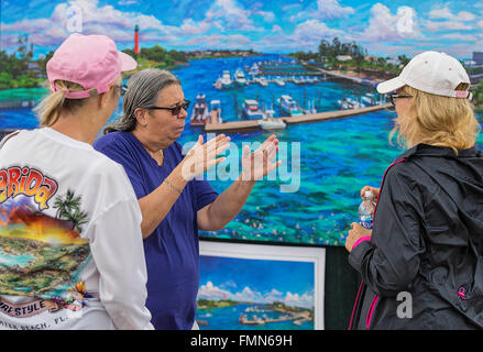 Juno Beach, Florida, USA. 12. März 2016. Shelly Aufderheide, (L), der WPB, Toni Riccardo,(C), WPB, und Jane Sither, (R), Palm Beach Gardens, spricht mit Zeichensprache während Kunst Fest 2016 am Ocean Drive Samstag, 12. März 2016, in Juno Beach. Bildnachweis: Bill Ingram/The Palm Beach Post/ZUMA Draht/Alamy Live-Nachrichten Stockfoto