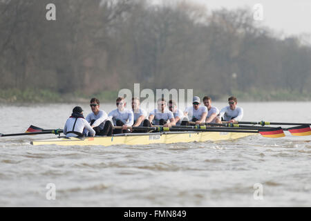 VEREINIGTES KÖNIGREICH. 12. März 2016. Boat Race Finale Befestigungen vor der Regatta. Cambridge University Boat Club V Deutsch unter 23 s. CUBC:, B) Felix Newman, 2) Ali Abbasi, 3) Charles Fisher, 4) Clemens Auersperg, 5) Luke Juckett, 6) Henry Hoffstot, 7) Ben Rubel, S) Lance Tredell, C) Ian Middleton. Bildnachweis: Duncan Grove/Alamy Live-Nachrichten Stockfoto