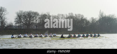 VEREINIGTES KÖNIGREICH. 12. März 2016. Boat Race Finale Befestigungen vor der Regatta. Cambridge University Boat Club V Deutsch unter 23 s. CUBC:, B) Felix Newman, 2) Ali Abbasi, 3) Charles Fisher, 4) Clemens Auersperg, 5) Luke Juckett, 6) Henry Hoffstot, 7) Ben Rubel, S) Lance Tredell, C) Ian Middleton. Bildnachweis: Duncan Grove/Alamy Live-Nachrichten Stockfoto