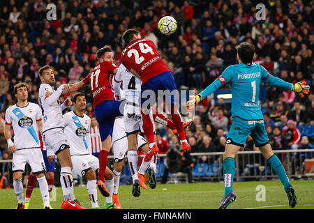 Madrid, Spanien. 12. März 2016. Jose Maria Gimenez de Vargas (24) Atletico de Madrid und Hüter deutschen Lux (1) Deportivo De La Coruña. La Liga-match zwischen Atletico de Madrid und Deportivo De La Coruña im Vicente Calderon Stadion in Madrid, Spanien, 12. März 2016. Bildnachweis: Aktion Plus Sport/Alamy Live-Nachrichten Stockfoto