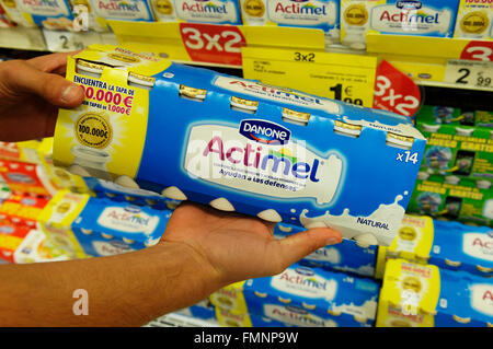 Ein Bild von Danone Actimel Pack 14 Morgen Joghurt-Drink Stockfoto