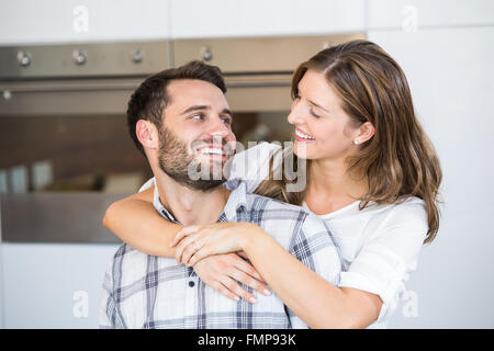 Nahaufnahme des lächelnden jungen Paar Stockfoto