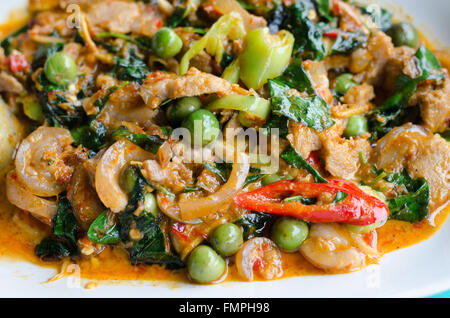 Rühren Sie gebratenes Wildschwein mit rotem Curry Stockfoto