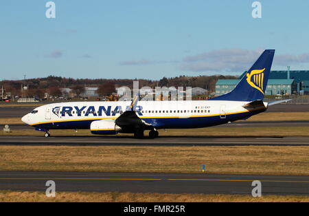 EI-EKP, eine Boeing 737-8AS von Ryanair auf dem Flughafen Prestwick International Airport in Ayrshire betrieben. Stockfoto