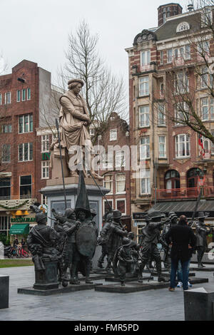 Statue von Rembrandt und die Skulptur von 22 Bronzefiguren Stockfoto