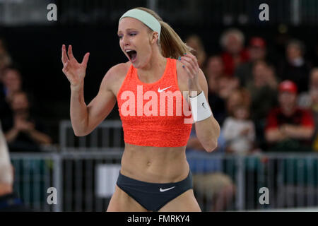 12. März 2016 - reagiert SANDI MORRIS auf eine Höhe im Stabhochsprung der Frauen während der 2016 USATF Indoor Championships im Convention Center in Portland, Oregon am 12. März 2016 löschen. Foto von David Blair © David Blair/ZUMA Draht/Alamy Live-Nachrichten Stockfoto