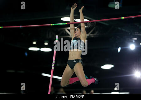 12. März 2016 - löscht JENNIFER SUHR eine Höhe im Stabhochsprung der Frauen während der 2016 USATF Indoor Championships im Convention Center in Portland, Oregon am 12. März 2016. Foto von David Blair © David Blair/ZUMA Draht/Alamy Live-Nachrichten Stockfoto