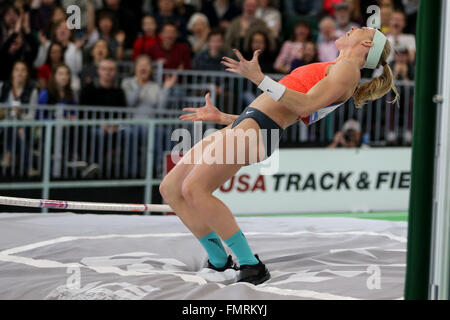 12. März 2016 - reagiert SANDI MORRIS auf eine Höhe im Stabhochsprung der Frauen während der 2016 USATF Indoor Championships im Convention Center in Portland, Oregon am 12. März 2016 löschen. Foto von David Blair © David Blair/ZUMA Draht/Alamy Live-Nachrichten Stockfoto