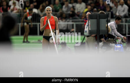 12. März 2016 - bereitet SANDI MORRIS ein Versuch im Stabhochsprung der Frauen während der 2016 USATF Indoor Championships im Convention Center in Portland, Oregon am 12. März 2016. Foto von David Blair © David Blair/ZUMA Draht/Alamy Live-Nachrichten Stockfoto