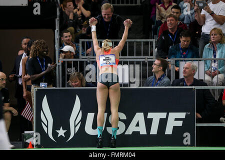 12. März 2016 - reagiert SANDI MORRIS auf eine Höhe im Stabhochsprung der Frauen während der 2016 USATF Indoor Championships im Convention Center in Portland, Oregon am 12. März 2016 löschen. Foto von David Blair © David Blair/ZUMA Draht/Alamy Live-Nachrichten Stockfoto