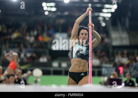 12. März 2016 - schlägt JENNIFER SUHR ein im Stabhochsprung der Frauen während der 2016 USATF Indoor Championships im Convention Center in Portland, Oregon am 12. März 2016. Foto von David Blair © David Blair/ZUMA Draht/Alamy Live-Nachrichten Stockfoto