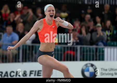 12. März 2016 - reagiert SANDI MORRIS auf eine Höhe im Stabhochsprung der Frauen während der 2016 USATF Indoor Championships im Convention Center in Portland, Oregon am 12. März 2016 löschen. Foto von David Blair © David Blair/ZUMA Draht/Alamy Live-Nachrichten Stockfoto