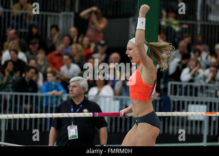 12. März 2016 - reagiert SANDI MORRIS auf eine Höhe im Stabhochsprung der Frauen während der 2016 USATF Indoor Championships im Convention Center in Portland, Oregon am 12. März 2016 löschen. Foto von David Blair © David Blair/ZUMA Draht/Alamy Live-Nachrichten Stockfoto