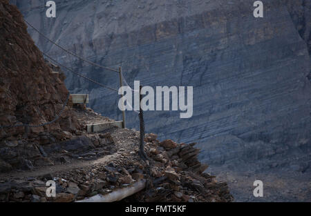 Der schmale Weg am Snowbird Pass, Mount Robson Provincial Park in British Columbia, Kanada Stockfoto