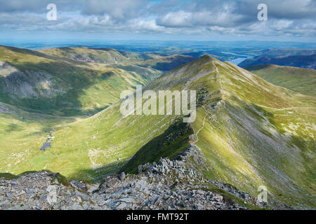 Blick vom Gipfel der Hellvellyn nach unten Swirral Edge-Lake District, England, UK Stockfoto